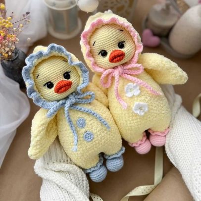 Adorable Chicken With Bonnet Pattern